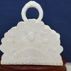 Traditional Americana By Arnart ~ White Fan/ Grapes UNIQUE napkin Holder